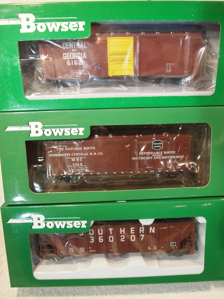 BOWSER  SOUTHERN RAILWAY COMPANY 2-100t  HOPPER, 3-40ft. + 1-50ft. BOX CARS  CN5 - Image 3 of 4
