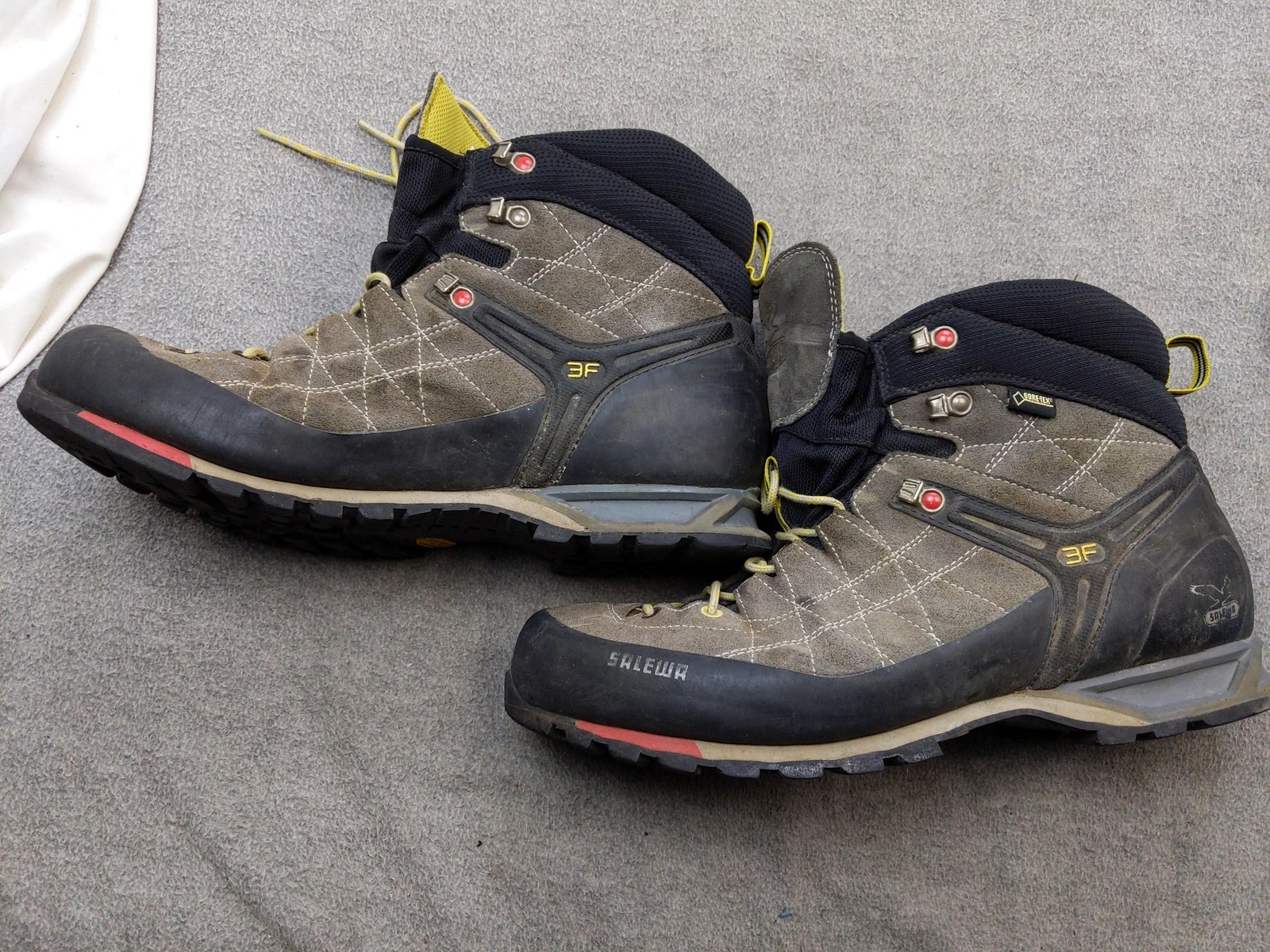 Botas de Senderismo Salewa Para Hombres 13 47 MTN Entrenador Medio GTX Gore Tex Vibram Impermeables