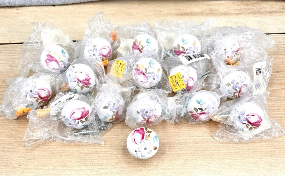 16 perillas de gabinete de cajón florales de porcelana vintage con detalles dorados hechas en Japón NUEVO Foto 2 de 4