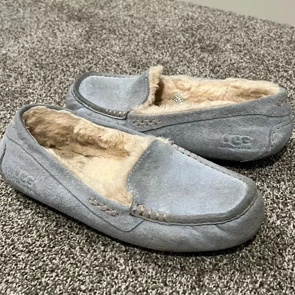 Ugg ansley top slippers size 9
