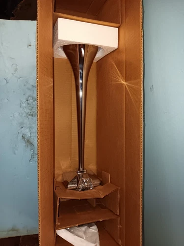 Hadley Horn 18" High E Tone Fire Engine Horn H09318AC Chrome Horn With Support