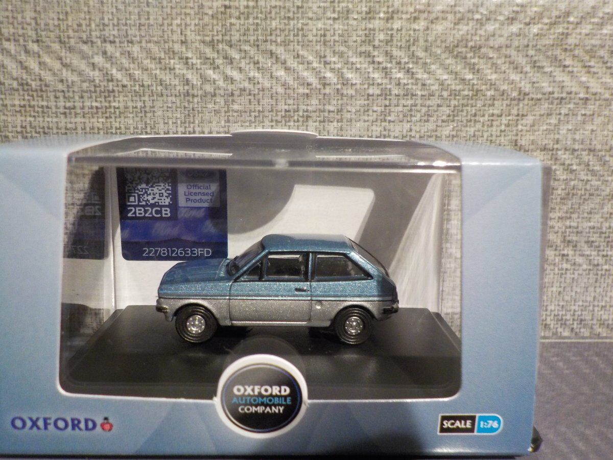 Modèle Réduit Ford Fiesta MK1 Oxford 1:76 - Coloris Bleu Métallisé/Argent, Réf. OXF76FF007