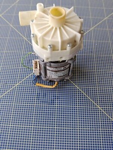 Häufigste Tätigkeit bei Winterhalter Spülmaschine ohne Sauglanze / mit