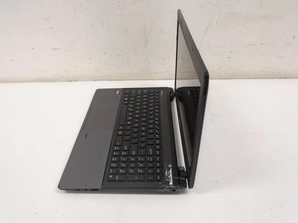 Portátil Asus gris con procesador AMD A8 @ 1,9 Ghz Foto 2 de 4