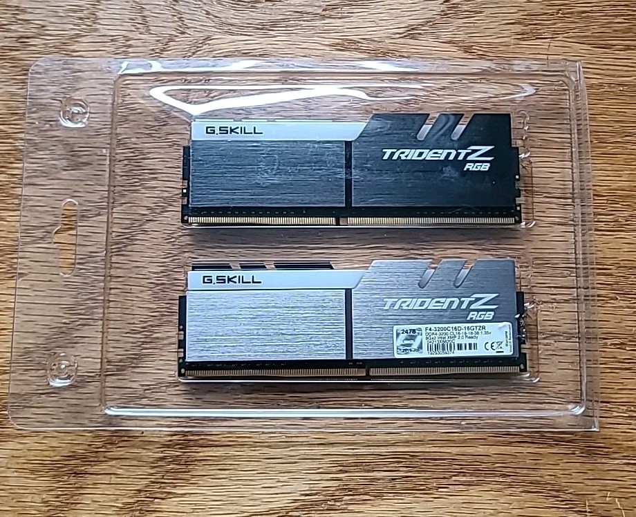 G. SKILL Trident Z RGB 16GB DDR4 3200 MHz PC4-17000 (F4