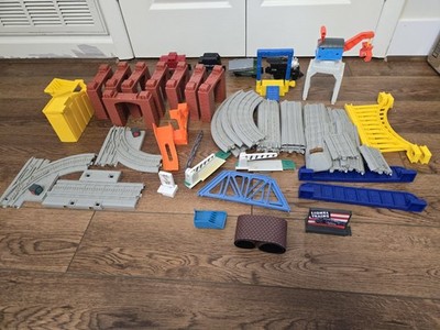 LIONEL Little Lines Freight Set  Remote Engine Train Track Manual works 