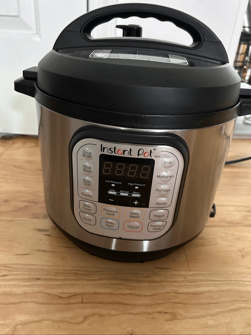Instant Pot DUO60 6 qt Electric Pressure Cooker -stainless steel