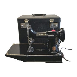 1961 Singer Featherweight 221K With a Red S Badge Extras Case Great Britain