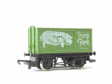 Hornby Prime Pork - Green - R.162 Closed Van Wagon - OO Gauge