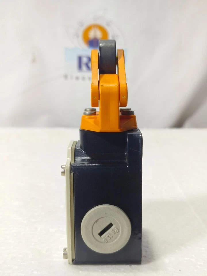 SIEMENS 3SE3 100-1E-Z POSITION LIMIT SWITCH 6A 230V 3SE31001EZ FREE SHIPPING - Image 4 of 4