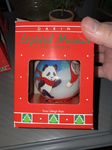 Juego De 2 Adornos Musicales Iluminados Dakin 1987 De Colección Juega Paseo En Trineo Raro - Imagen 3 de 12