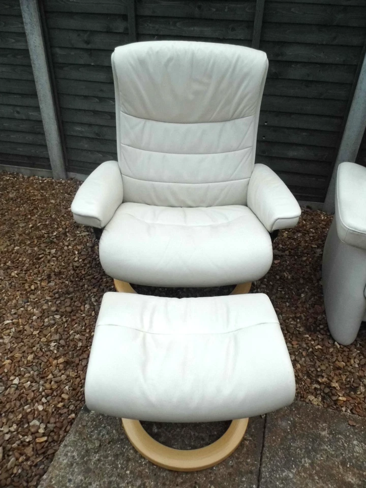 Stressless Suite 2 Chairs with Footstools and 3-Seater Sofa in Cream Leather - Image 2 of 4