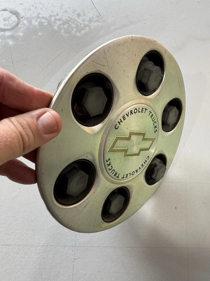 TAPA CENTRAL CHEVROLET SILVERADO TAHOE ASTRO 6 TACOS MEDIA TONELADA 1500 P/N 15712387 Foto 2 de 4