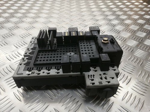 T12 VOLVO RELAY FUSE BOX UNIT 9162316 2263681 2264419 - Picture 3 of 5