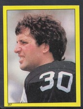 Topps 1982 American Football Sticker No 257 - Mark Van Eeghen, Oakland (T181)
