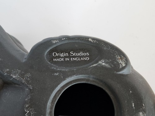 Black cat with bee on its head ceramic figurine black matte finish 8" pre-owned - Picture 5 of 9