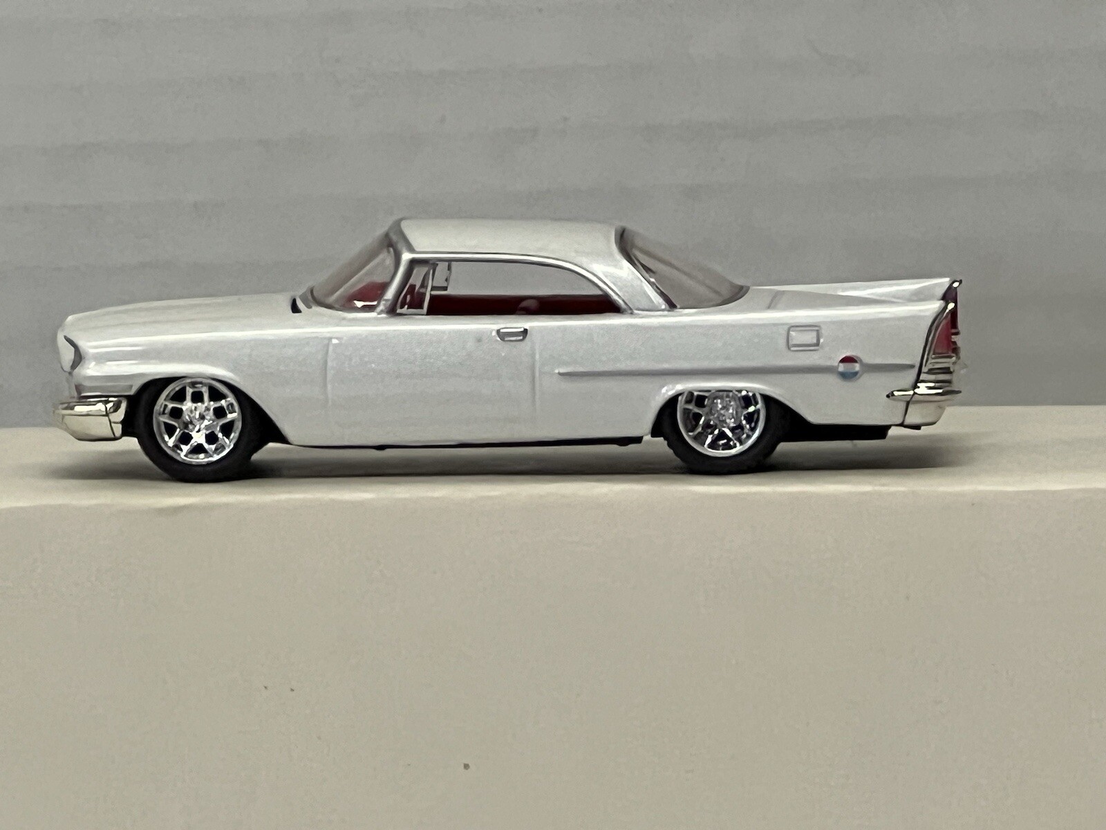 M2 Machines, 1:64 scale. Chrysler 300-Street Rod / Resto-Mod. White.