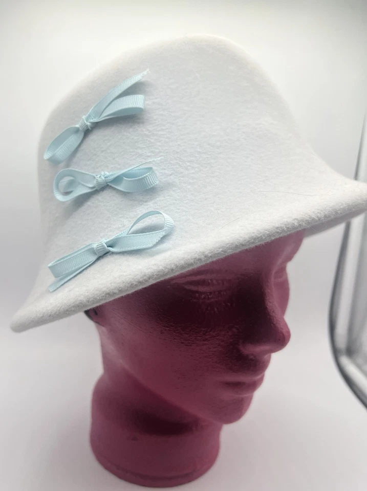 Sombrero de lana azul claro Naftali Abenaim Millinery con lazos de cinta de colección Foto 2 de 4