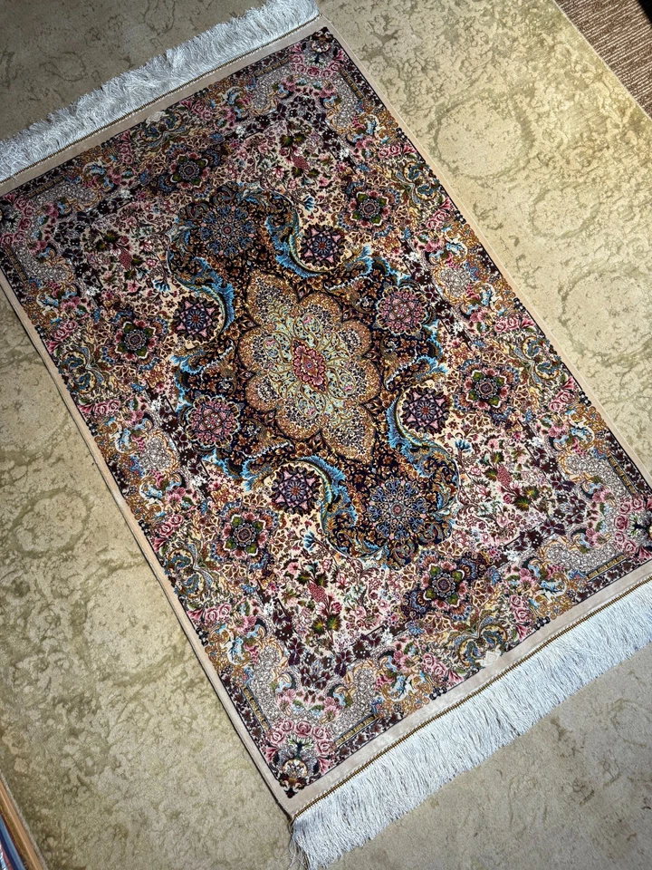 Alfombra de seda 3 x 5 pies alfombra de diseño medallón blanco crema de alta calidad Foto 2 de 4