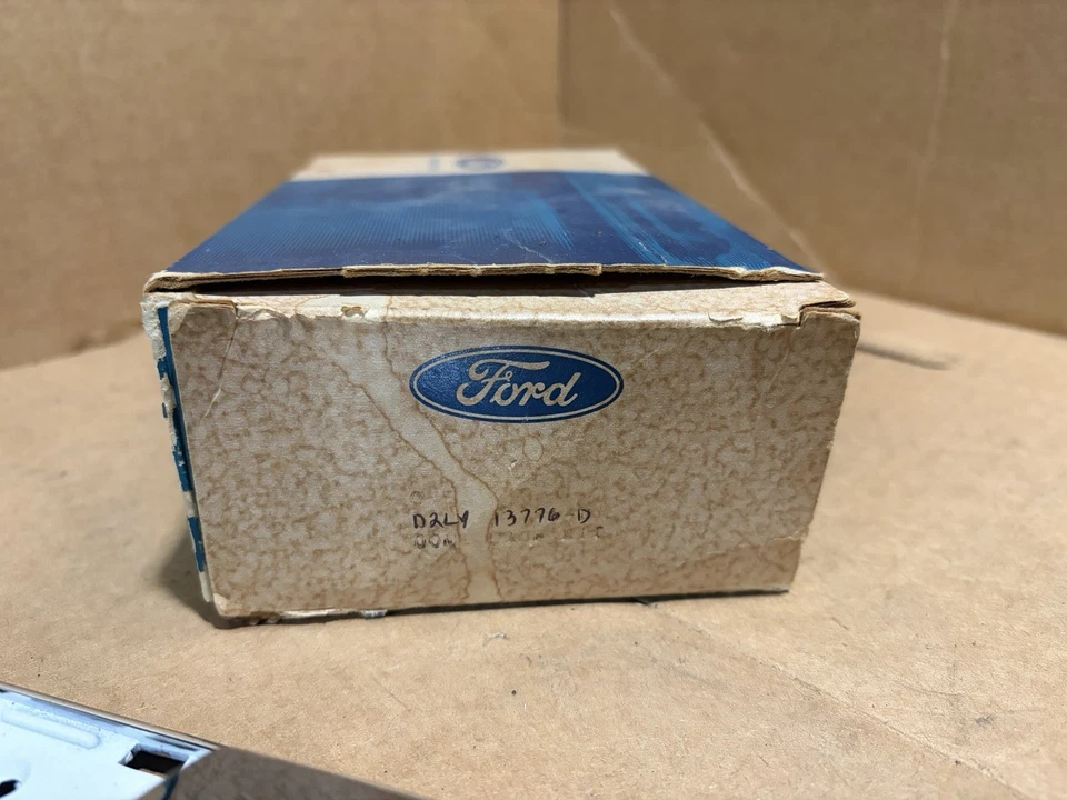 Luz domo/mapa Ford D2LY-13776-D -- 1974-1978 Lincoln Continental -- Nuevo de Lote Antiguo OEM Foto 2 de 4