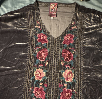 JWLA Johnny Was Gray Velvet Embroidered Floral V-Neck Blouse S V3743JW