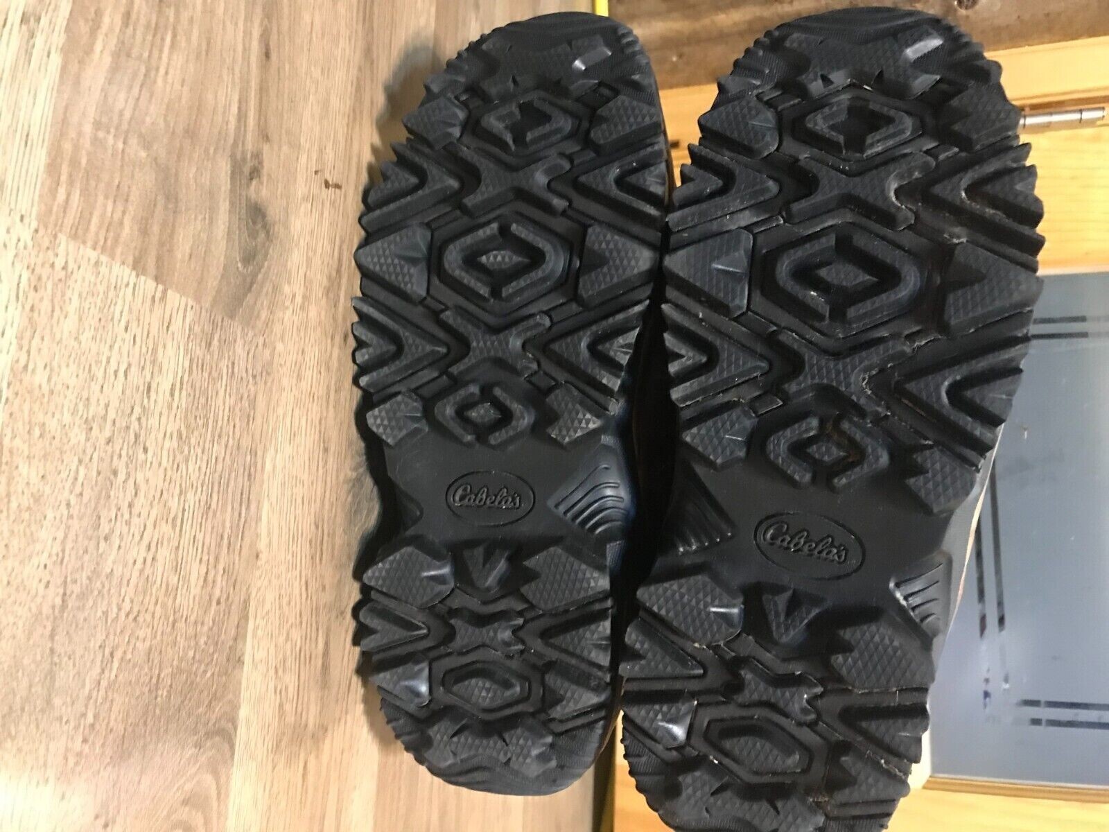 Cabela's work boots camo size 9 in men's perowned condition but no box