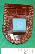  9515 1-BROWN VINYL MAGNETIC POOL CUE CHALK HOLDER