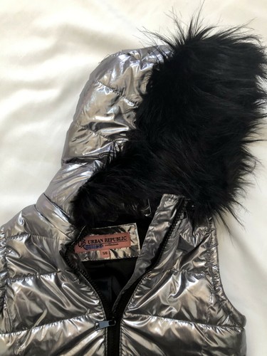 Urban Republic Metallic Silver Faux Fur Trim Hooded Puffer Zip Vest Girls 5 / 6 - Picture 3 of 5