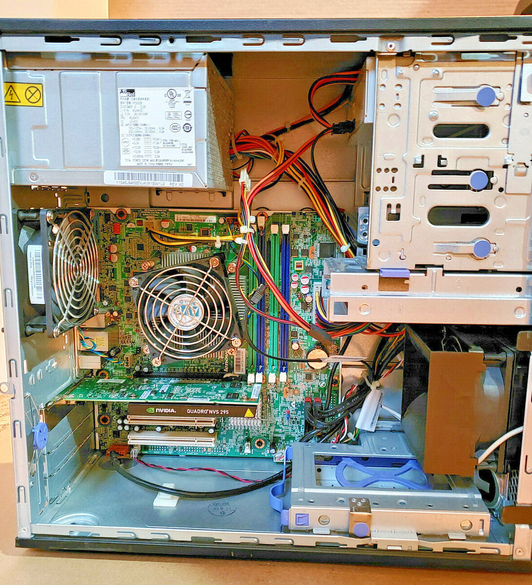 Lenovo Thinkstation E30 (778341U) Workstation - Xeon 3.3GHz Lenovo Thinkstation E30 (778341U) Workstation - Xeon 3.3GHz