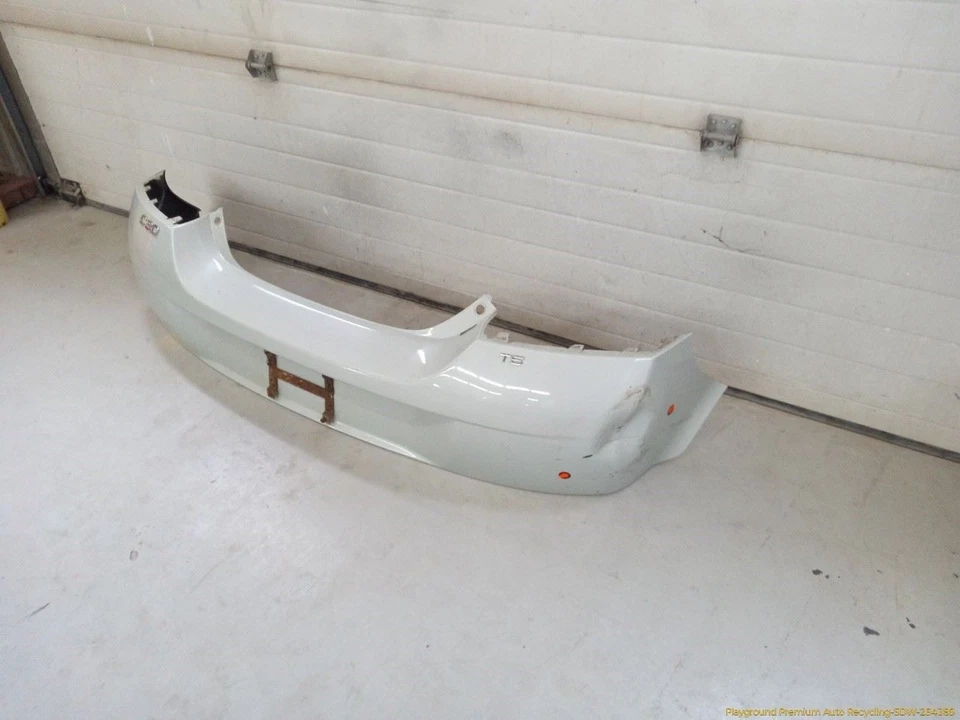 Volvo C30 Rear Bumper Cover White Metallic Fits 2007 2008 2009 2010 07 08 09 10 Foto 2 de 4