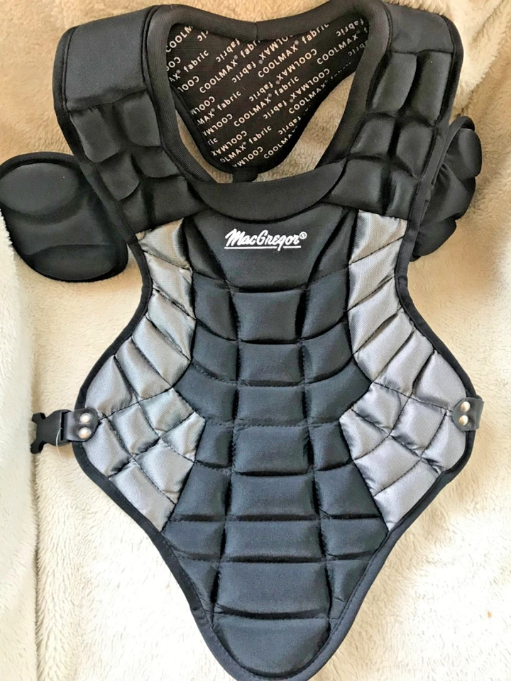 Молодежная защита груди MacGregor B74 черная в отличном состоянии неиспользованная для возраста от 6 до 10 лет - Изображение 4 из 4