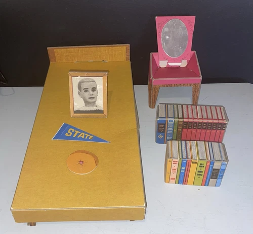 Vtg Barbie 1962 Cardboard Furniture Bed Pillow Vanity Mirror Books Pennant Photo