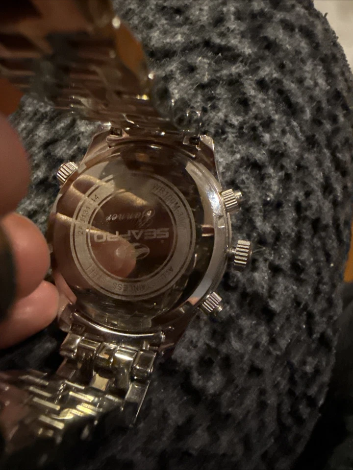 Reloj sumergible SeaPro de brazo izquierdo para hombre con esfera negra Foto 2 de 4