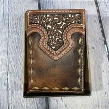 Justin Men’s Trifold Wallet W/ Tooled Yoke And Buck Stitch Leather 23205765W2