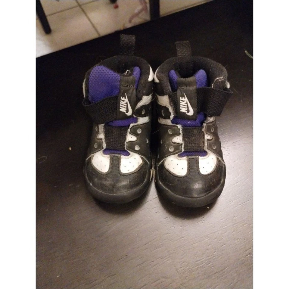 Nike Air Toddler Black and Purple shoes - Image 3 of 4
