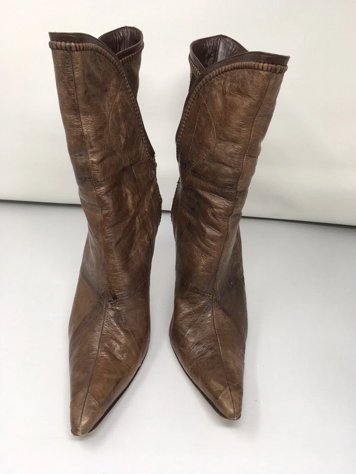 Botines MANOLO BLAHNIK 9M $1495 Cuero Marrón Texturizado Tacón Alto Punta Punta Foto 4 de 4