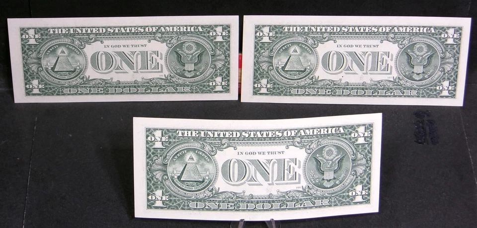 2006 $1 FRN Chicago G Star Note Set (3) Sequential, Crisp Uncirculated - Image 2 of 2