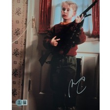 Macaulay Culkin Signed Home Alone Photo #6 (8x10)