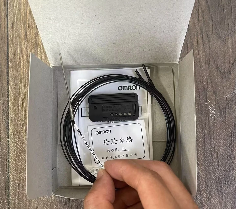 1PCS New Omron E32-DC200F​4 E32DC200F​4 Fiber Optic Sensor Free Ship - Image 3 of 4