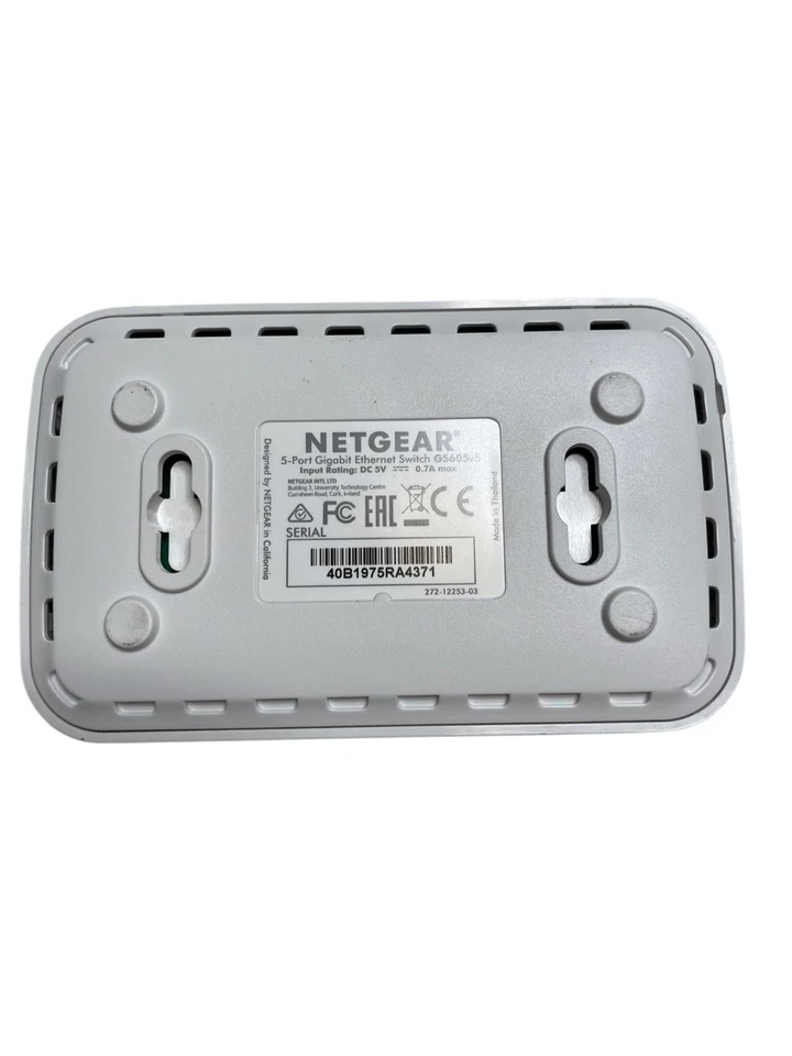 Netgear GS605 5 Port Gigabit Ethernet Switch With Power Adapter Ethernet Cord - Image 4 of 4