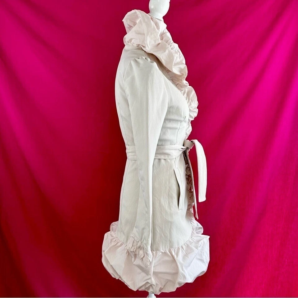 Jaqueta social Bebe babado trench coat midi feminina tamanho XS coquete menina feminina - Imagem 4 de 4