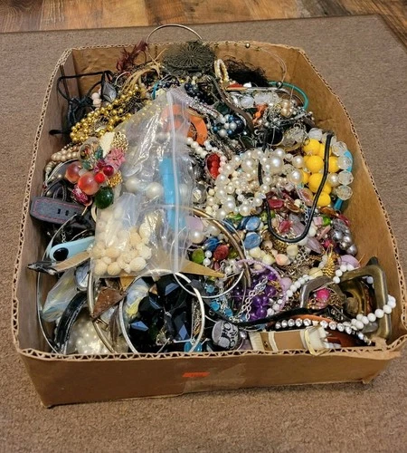 vintage-to Now-BROKEN -REAL JUNK-ALL NOT WEARABLE-GOLD TONE-jewelry Lot- 14 Lb