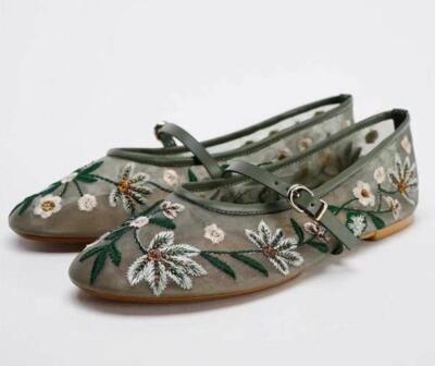 靴 Cherry-Patterned Mary Jane Flats Cherry-Patterned Mary Jane Flats