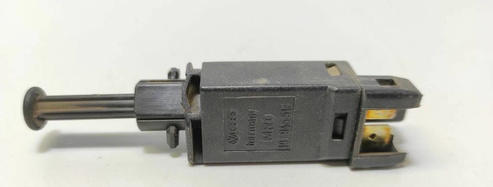 Volkswagen Jetta II 1991 Sensor Bremspedal 191945515 UST40487 - Imagem 2 de 4