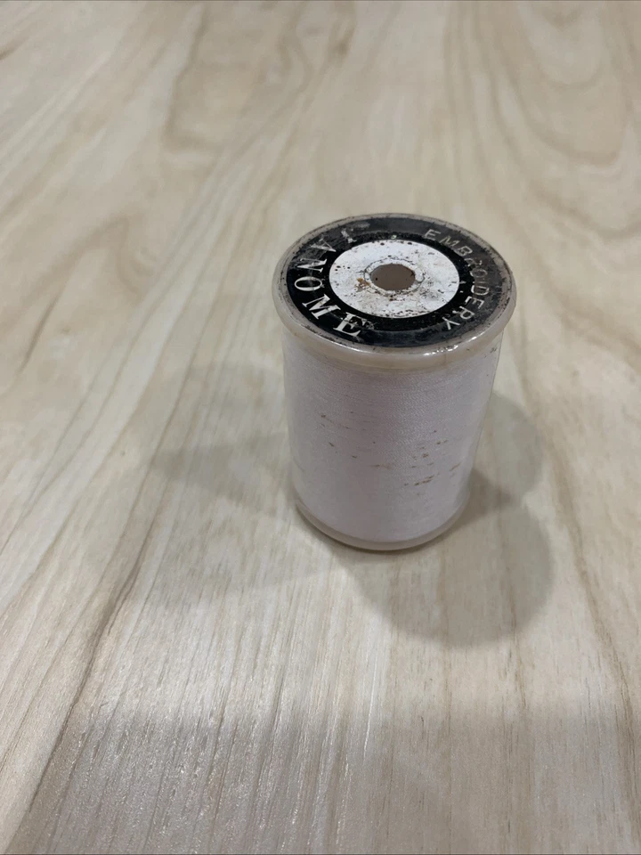 4 Spools JANOME Thread 800M, 3 Roll Back Color #501, 1 Roll White Color #301 - Image 4 of 4