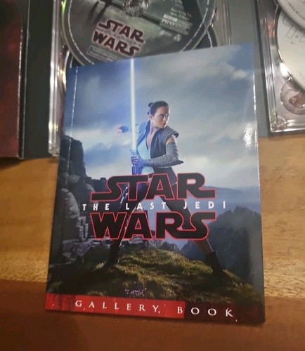 Star Wars The Last Jedi (Blu Ray & DVD) Target Exclusive 40 Page Gallery Book - Picture 5 of 5