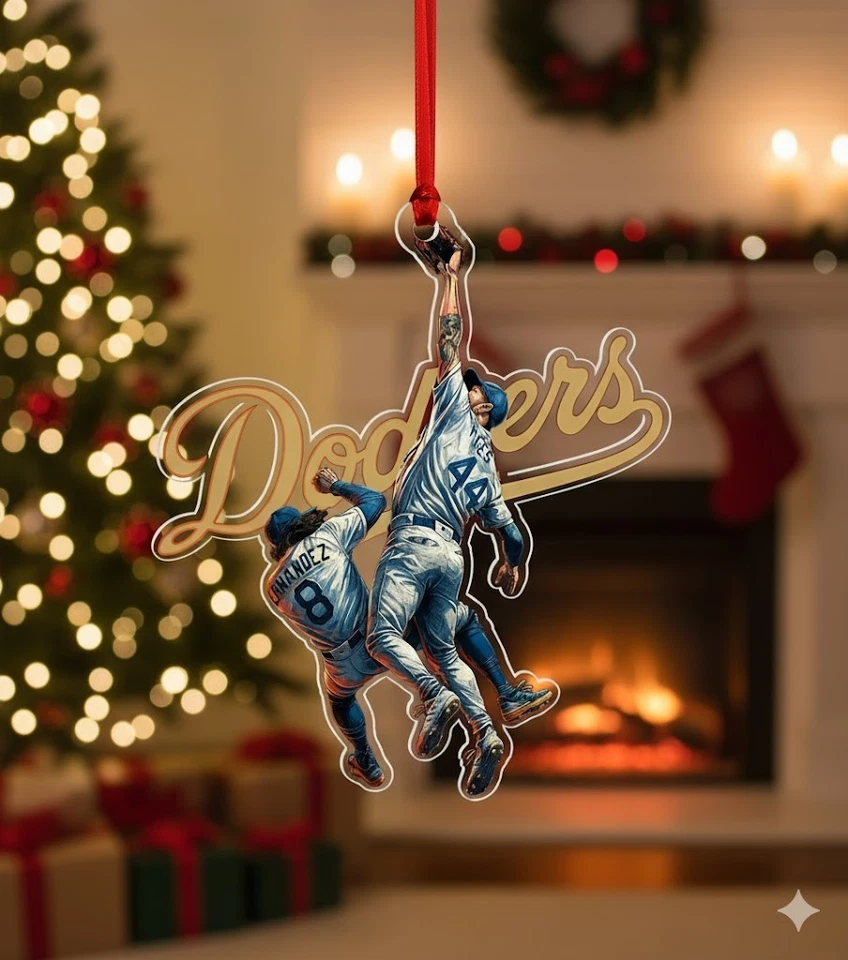 Andy Pages Kike Hernandez Outfield Catch 道奇装饰,世界系列冠军 — 第 2/2 张图片