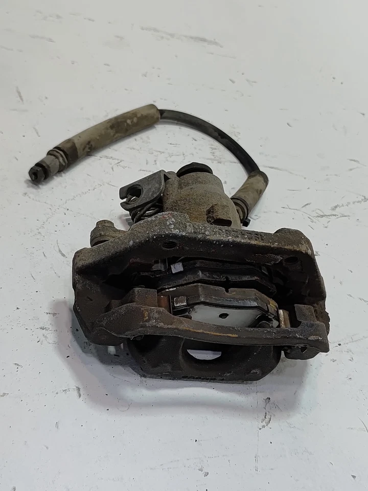Pinza de freno trasera derecha del lado del pasajero Ford Explorer 2011-2019 OEM Foto 3 de 4