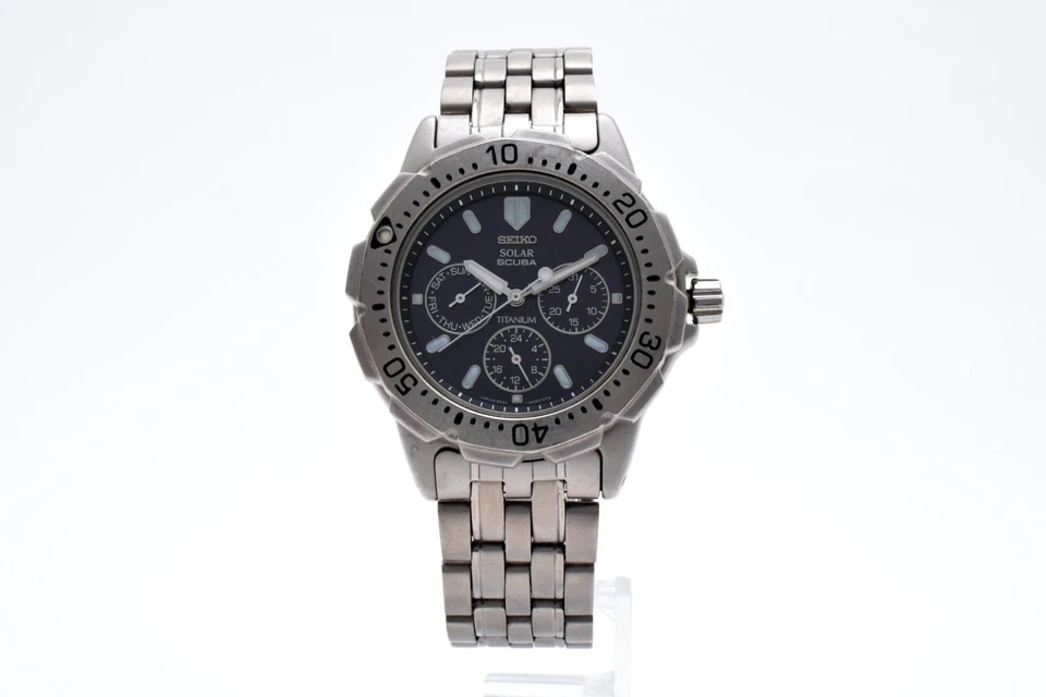 [N MINT] Seiko 5K2J-0A30 Black Dial Scuba 200M Day Date Solar Quartz Watch JAPAN - Image 4 of 4