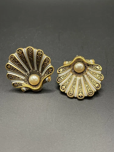 Vntg Toledo Damascene SeaShell Clam Faux Pearl Costume Jewelry  Clipon Earrings